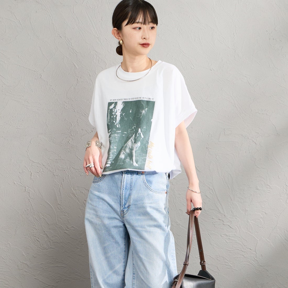 MICA&DEAL × JEANSFACTORY [マイカアンドディール × ジーンズファクトリー] 別注 フレンチスリーブ フォトプリントTシャツ [0126209178-JF] WHITE &&モデル身長：150cm 着用サイズ：F&&