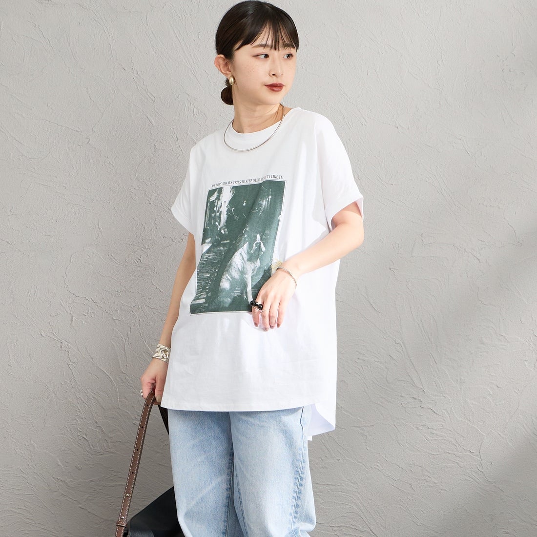 MICA&DEAL × JEANSFACTORY [マイカアンドディール × ジーンズファクトリー] 別注 フレンチスリーブ フォトプリントTシャツ [0126209178-JF] WHITE &&モデル身長：150cm 着用サイズ：F&&