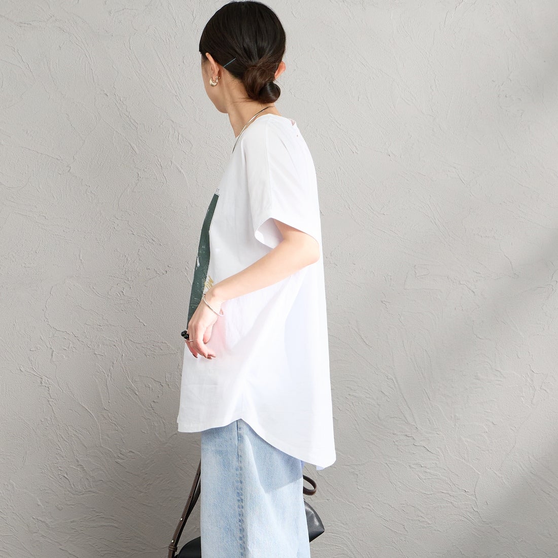 MICA&DEAL × JEANSFACTORY [マイカアンドディール × ジーンズファクトリー] 別注 フレンチスリーブ フォトプリントTシャツ [0126209178-JF] WHITE &&モデル身長：150cm 着用サイズ：F&&