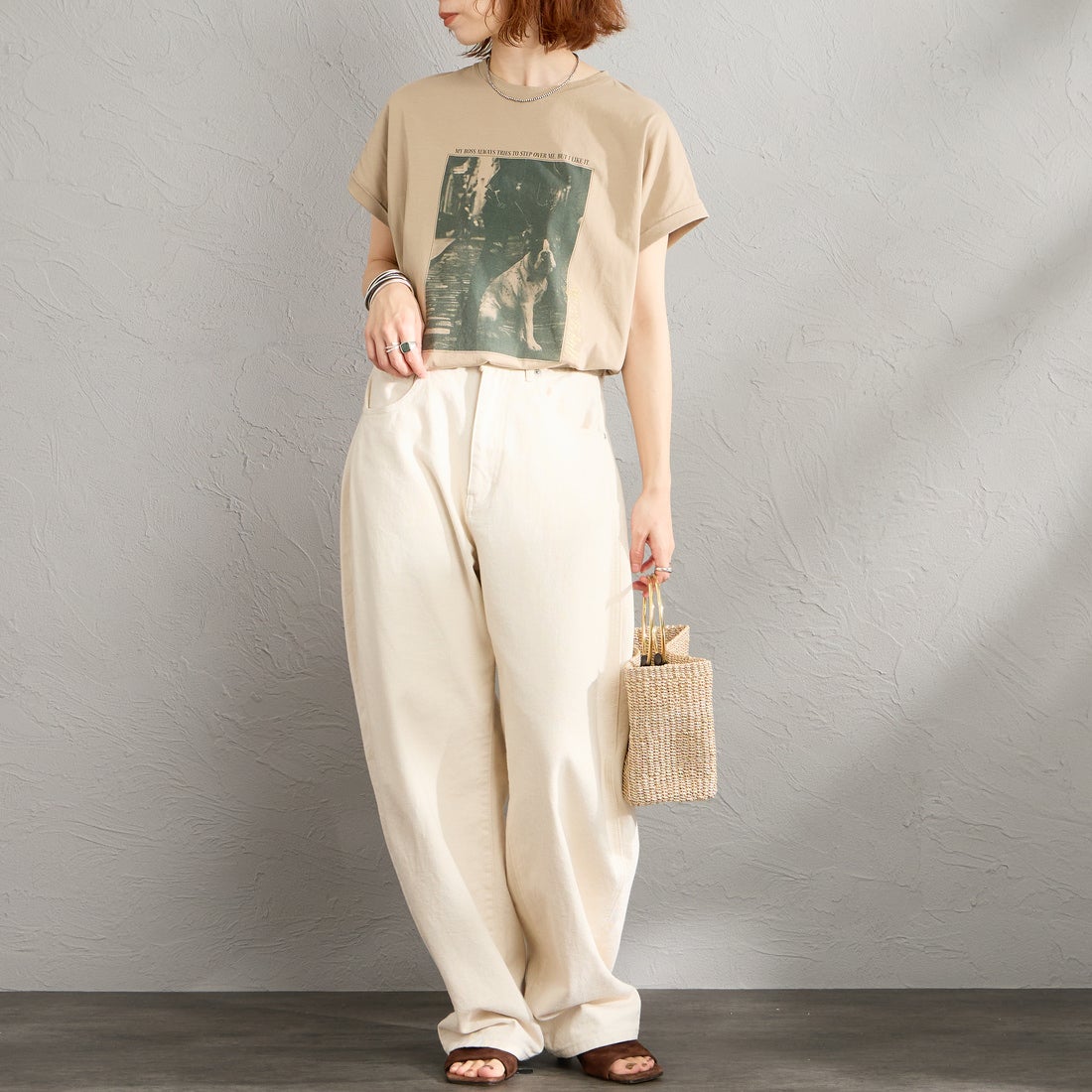 MICA&DEAL × JEANSFACTORY [マイカアンドディール × ジーンズファクトリー] 別注 フレンチスリーブ フォトプリントTシャツ [0126209178-JF] BEIGE &&モデル身長：158cm 着用サイズ：F&&