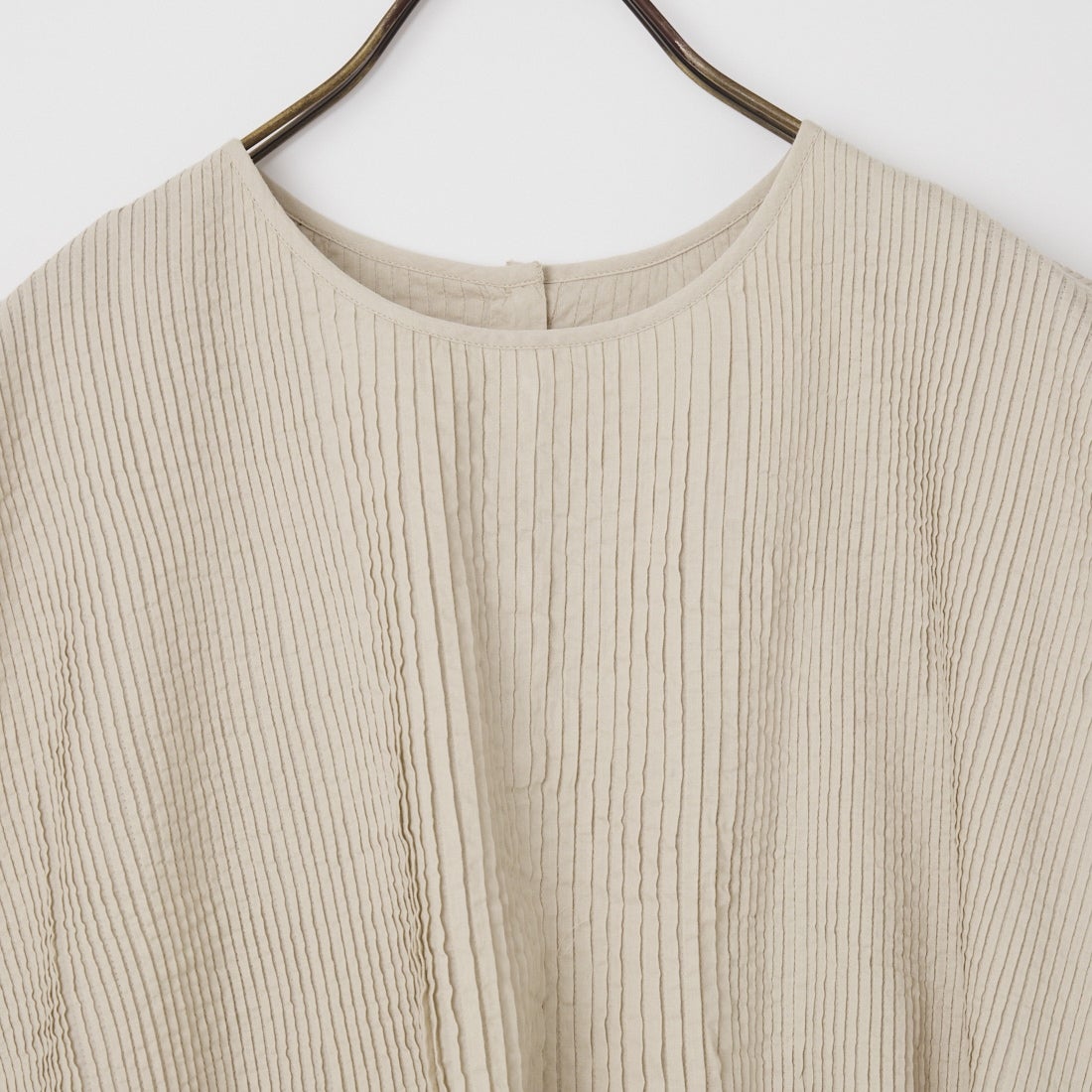 maison de soil [メゾンドソイル] ミニピンタック フレンチスリーブプルオーバー [NMDS26242] 8200 BEIGE