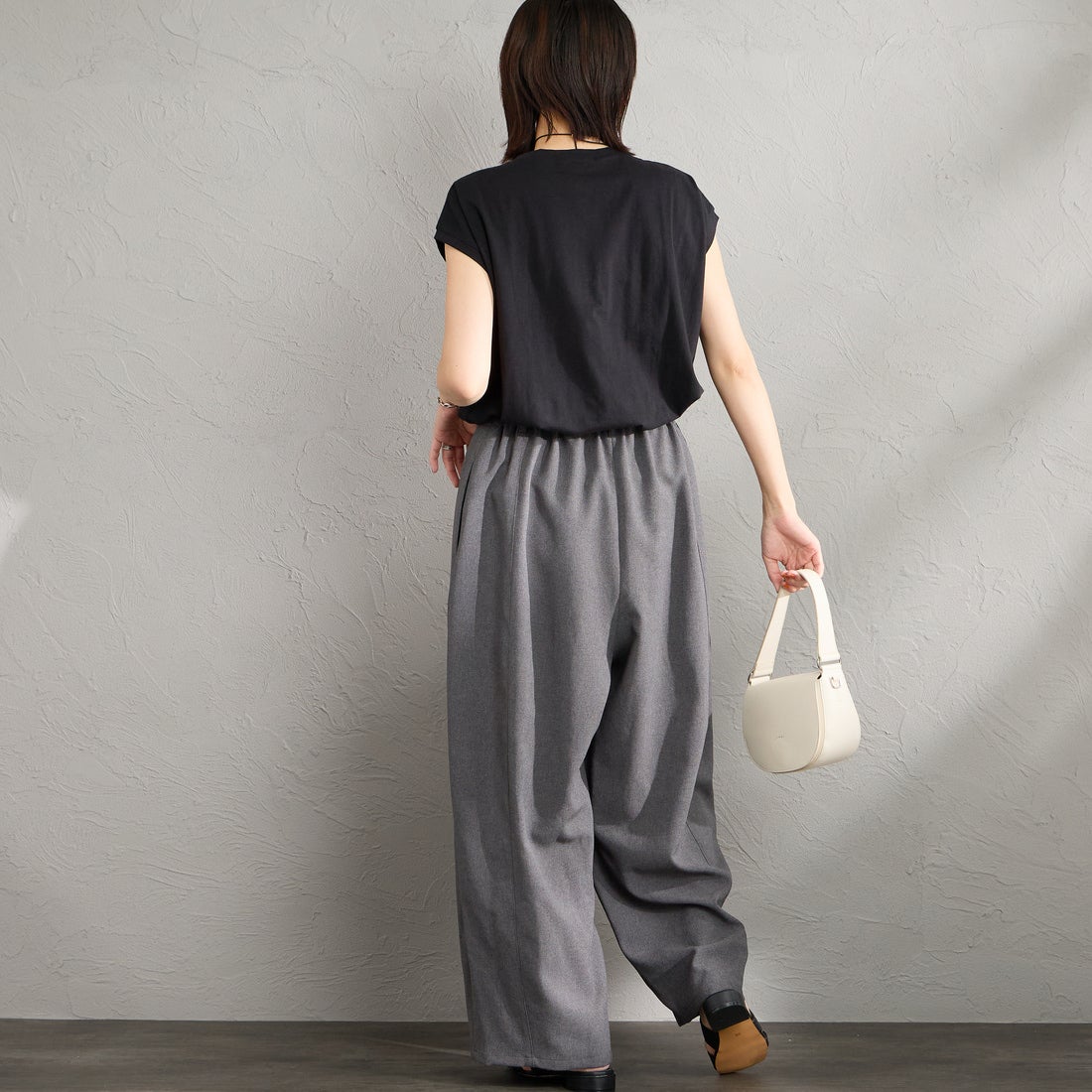 mizuiro ind [ミズイロインド] フレンチスリーブフリルプルオーバー [1-210082] 99 BLACK &&モデル身長：160cm 着用サイズ：F&&