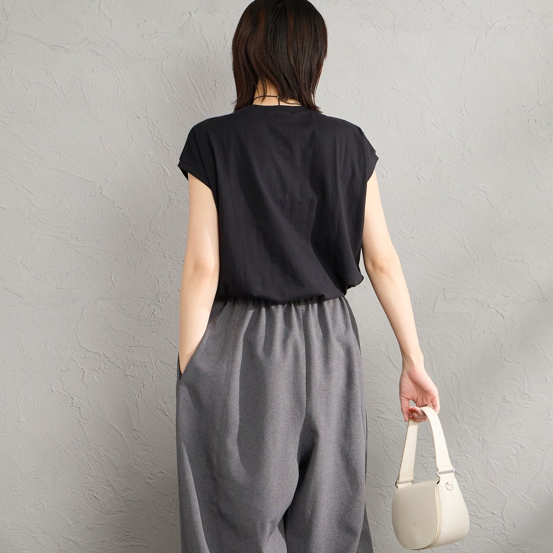 mizuiro ind [ミズイロインド] フレンチスリーブフリルプルオーバー [1-210082] 99 BLACK &&モデル身長：160cm 着用サイズ：F&&