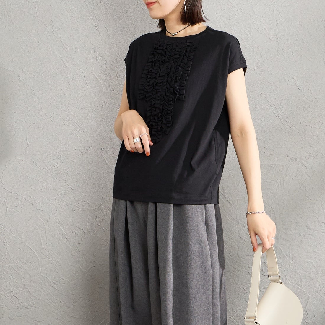 mizuiro ind [ミズイロインド] フレンチスリーブフリルプルオーバー [1-210082] 99 BLACK &&モデル身長：160cm 着用サイズ：F&&