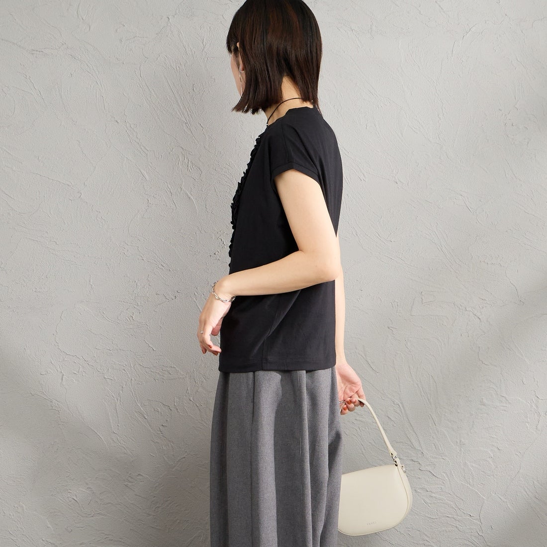 mizuiro ind [ミズイロインド] フレンチスリーブフリルプルオーバー [1-210082] 99 BLACK &&モデル身長：160cm 着用サイズ：F&&