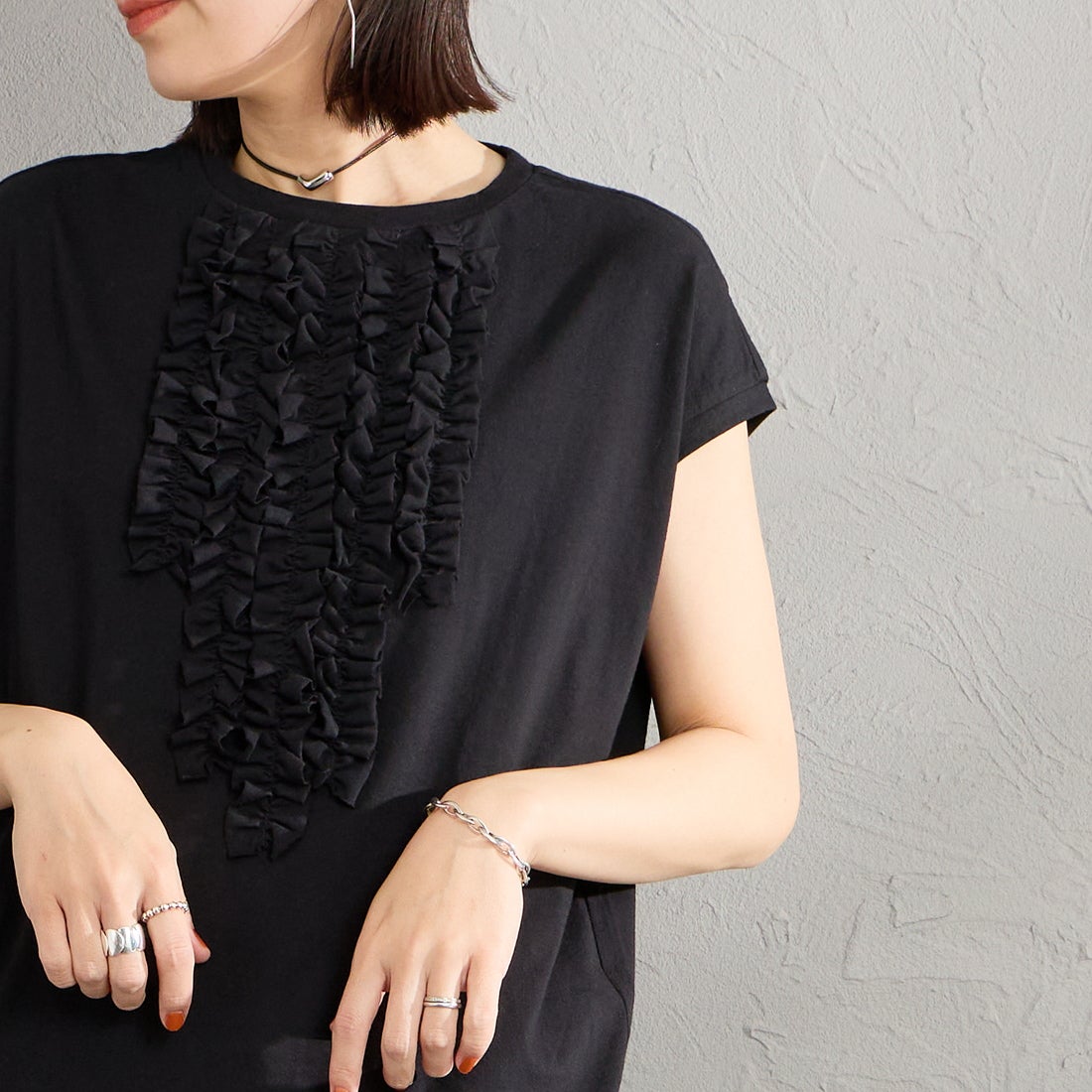 mizuiro ind [ミズイロインド] フレンチスリーブフリルプルオーバー [1-210082] 99 BLACK &&モデル身長：160cm 着用サイズ：F&&