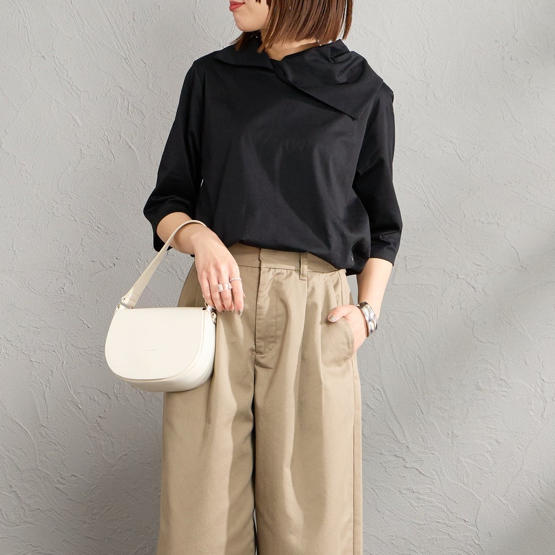 mizuiro ind [ミズイロインド] アシンメトリーカラープルオーバー [1-210071] 99 BLACK &&モデル身長：159cm 着用サイズ：F&&