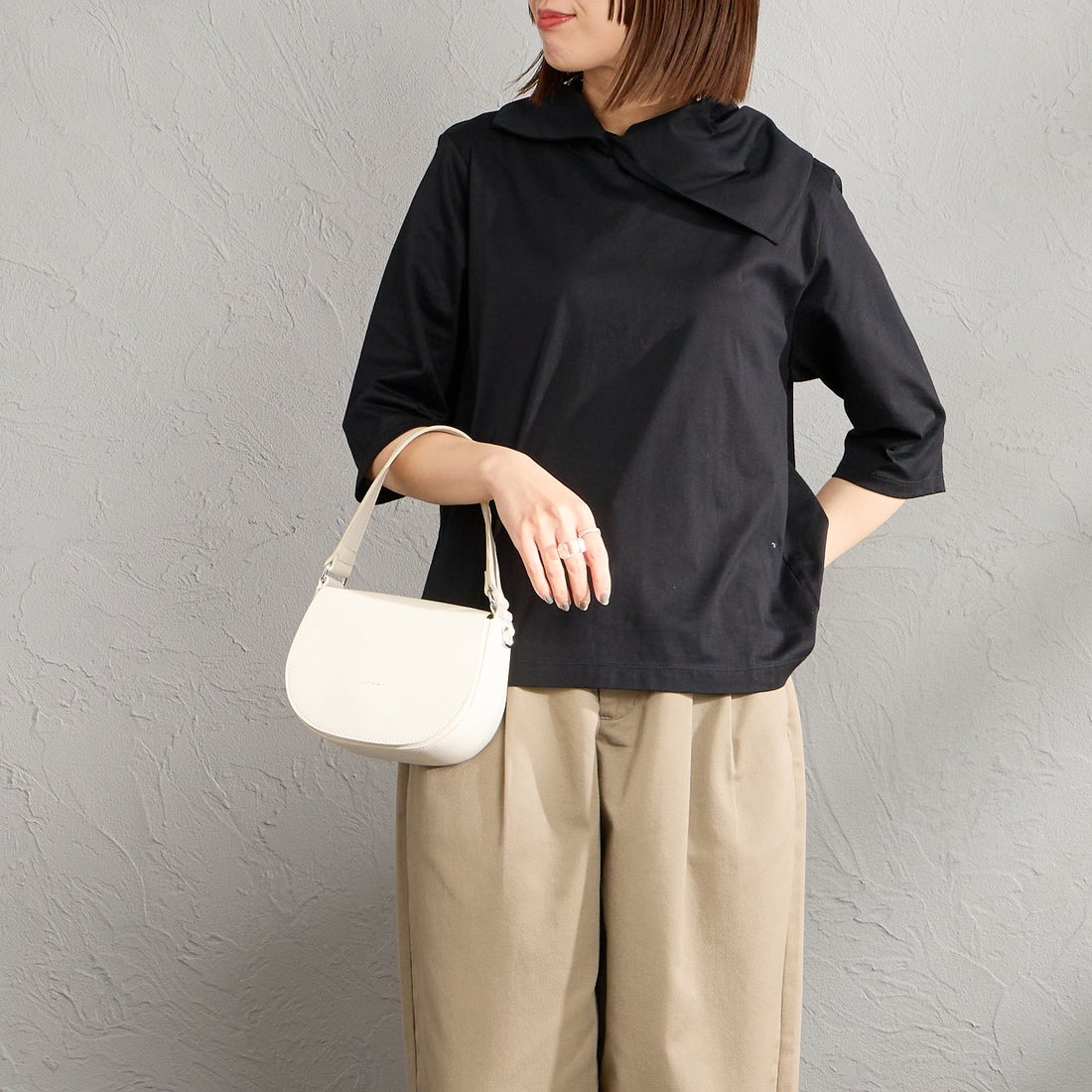 mizuiro ind [ミズイロインド] アシンメトリーカラープルオーバー [1-210071] 99 BLACK &&モデル身長：159cm 着用サイズ：F&&