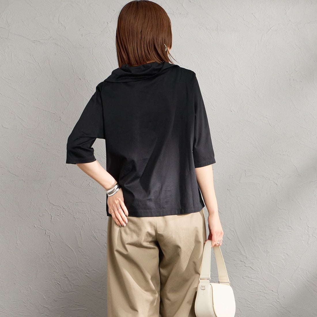 mizuiro ind [ミズイロインド] アシンメトリーカラープルオーバー [1-210071] 99 BLACK &&モデル身長：159cm 着用サイズ：F&&