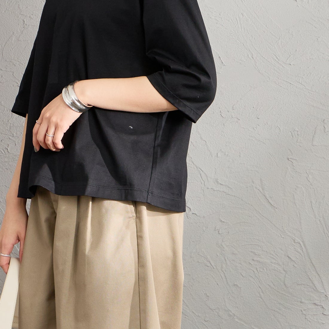 mizuiro ind [ミズイロインド] アシンメトリーカラープルオーバー [1-210071] 99 BLACK &&モデル身長：159cm 着用サイズ：F&&