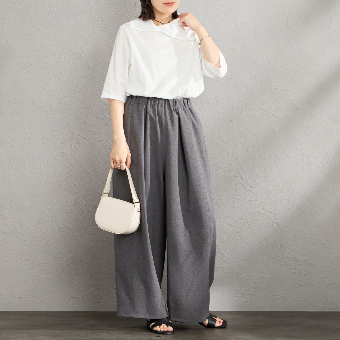 mizuiro ind [ミズイロインド] アシンメトリーカラープルオーバー [1-210071] 11 OFF WHI &&モデル身長：160cm 着用サイズ：F&&