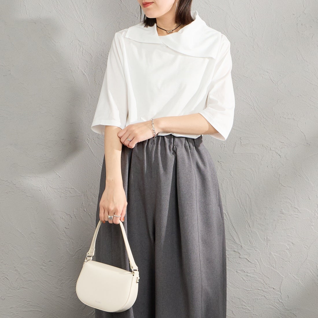 mizuiro ind [ミズイロインド] アシンメトリーカラープルオーバー [1-210071] 11 OFF WHI &&モデル身長：160cm 着用サイズ：F&&