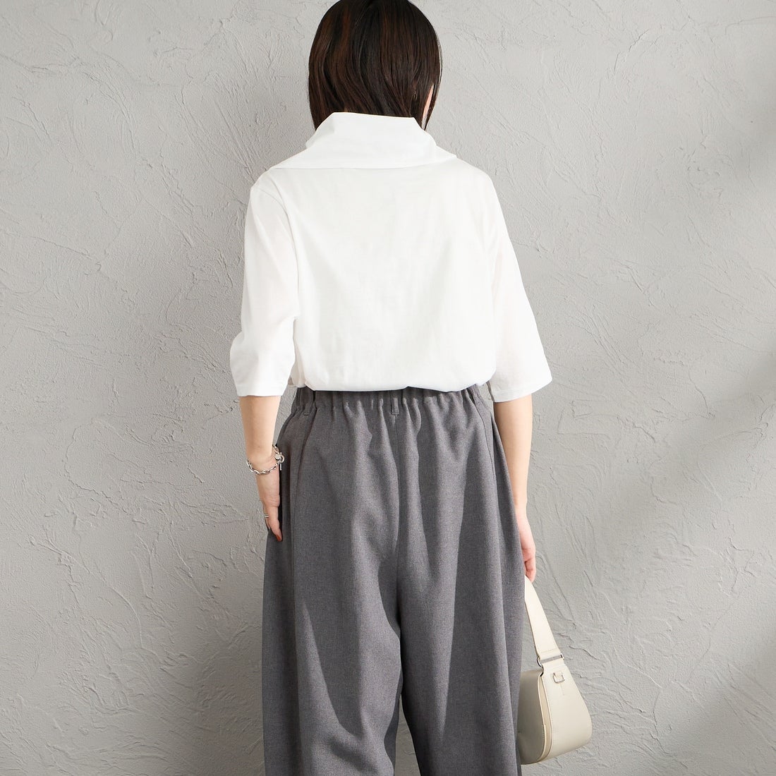 mizuiro ind [ミズイロインド] アシンメトリーカラープルオーバー [1-210071] 11 OFF WHI &&モデル身長：160cm 着用サイズ：F&&