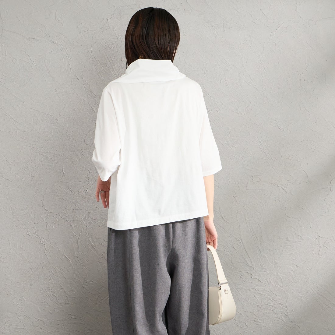 mizuiro ind [ミズイロインド] アシンメトリーカラープルオーバー [1-210071] 11 OFF WHI &&モデル身長：160cm 着用サイズ：F&&