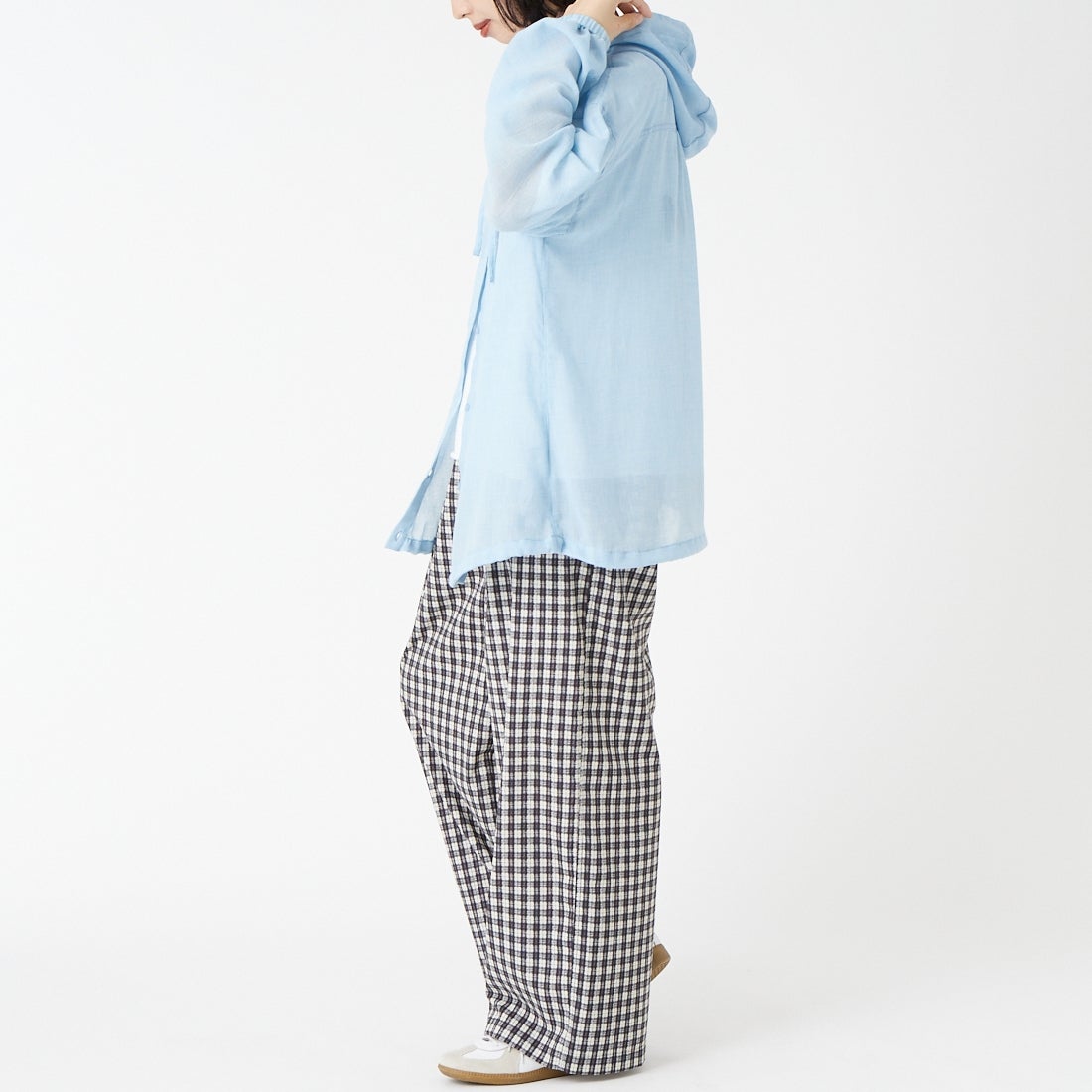 Jf Ready Made [ジェイエフレディメイド] ボイルシャンブレーフードシャツ [8565331-01] 81 ｻｯｸｽ &&モデル身長：162cm 着用サイズ：F&&