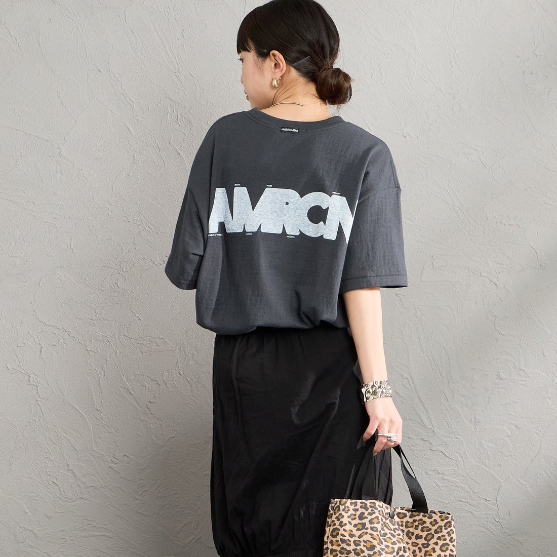 Americana [アメリカーナ] AMERCN バックプリントTシャツ [BRF-808A-2] ｽﾐｸﾛ &&モデル身長：150cm 着用サイズ：ONE SIZE&&