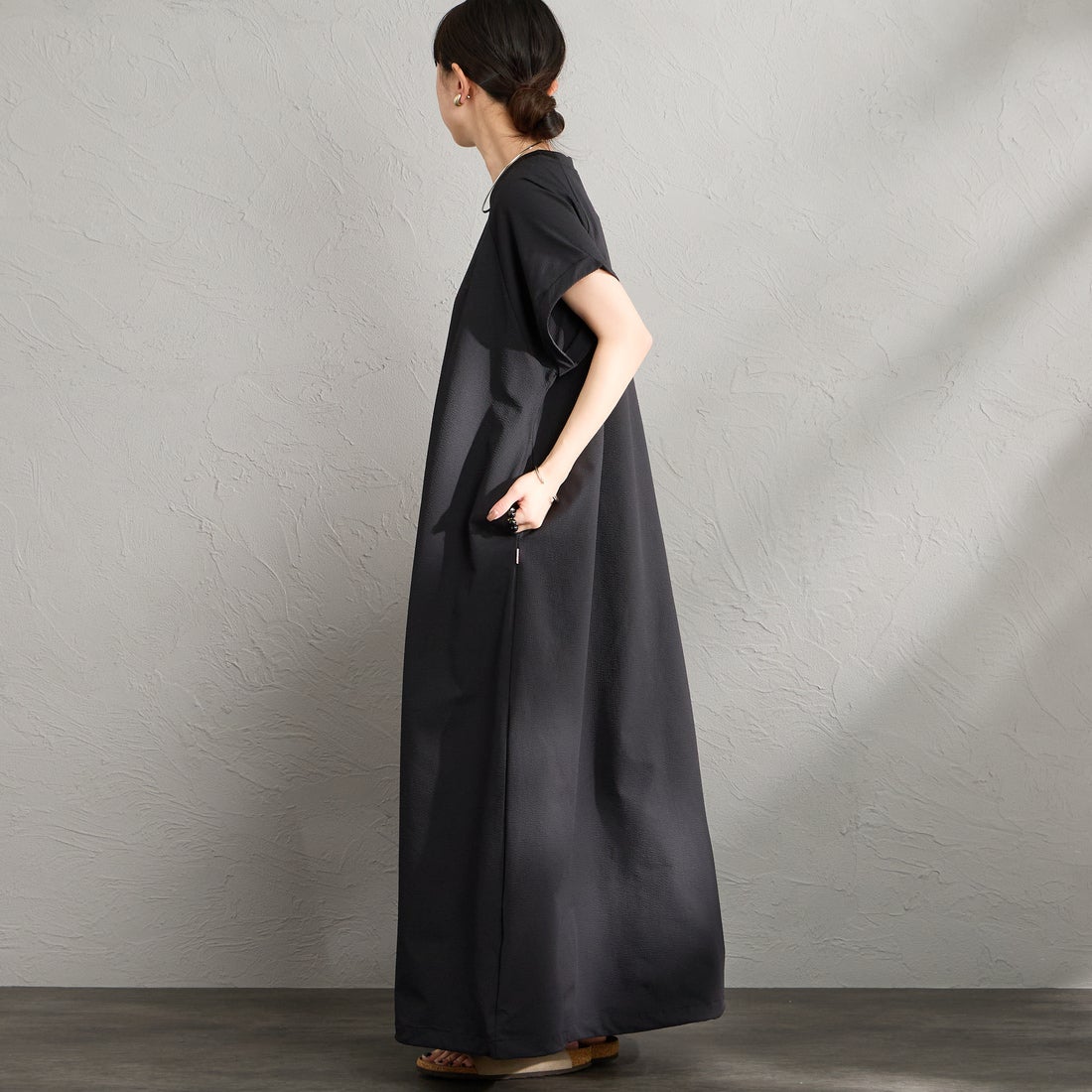 CHUMS [チャムス] シアサッカーストレッチワンピース [CH18-1371] K001 BLACK &&モデル身長：150cm 着用サイズ：WM&&