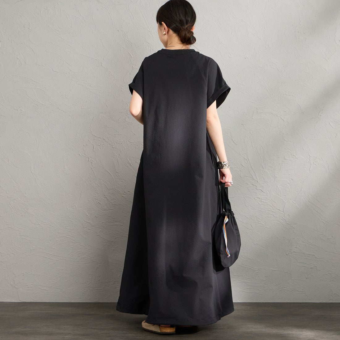 CHUMS [チャムス] シアサッカーストレッチワンピース [CH18-1371] K001 BLACK &&モデル身長：150cm 着用サイズ：WM&&