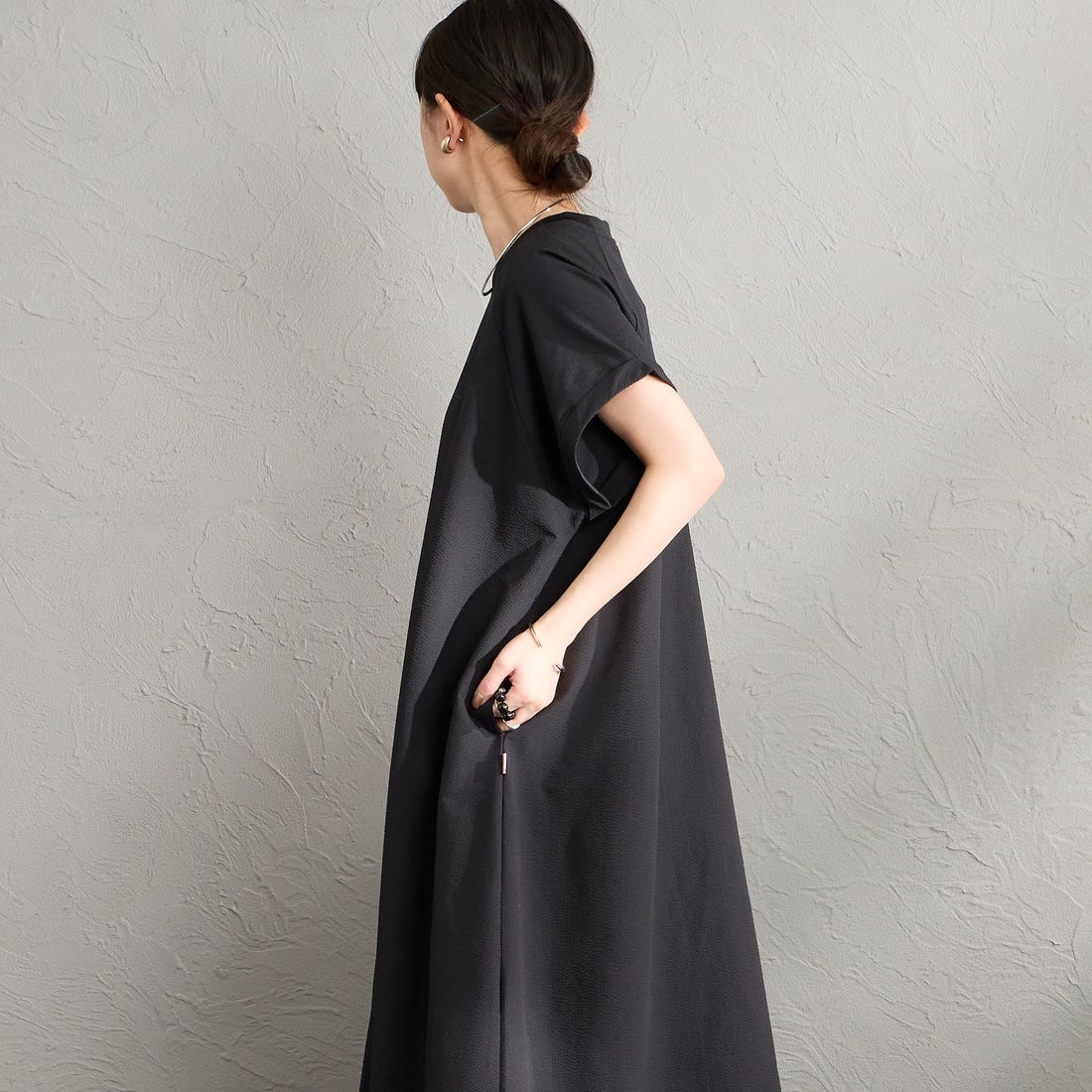 CHUMS [チャムス] シアサッカーストレッチワンピース [CH18-1371] K001 BLACK &&モデル身長：150cm 着用サイズ：WM&&