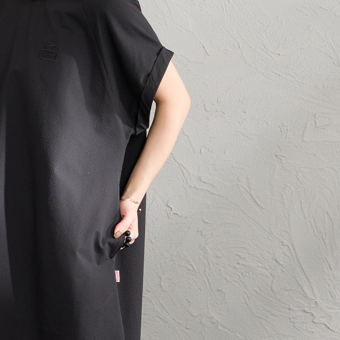 CHUMS [チャムス] シアサッカーストレッチワンピース [CH18-1371] K001 BLACK &&モデル身長：150cm 着用サイズ：WM&&