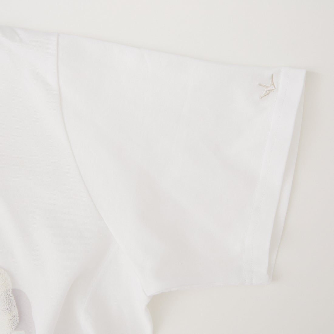 1PIU1UGUALE3 RELAX [ウノ ピゥ ウノ ウグァーレ トレ] シャドウ ロゴ 半袖Tシャツ [UST-26005] SN10 WHITE