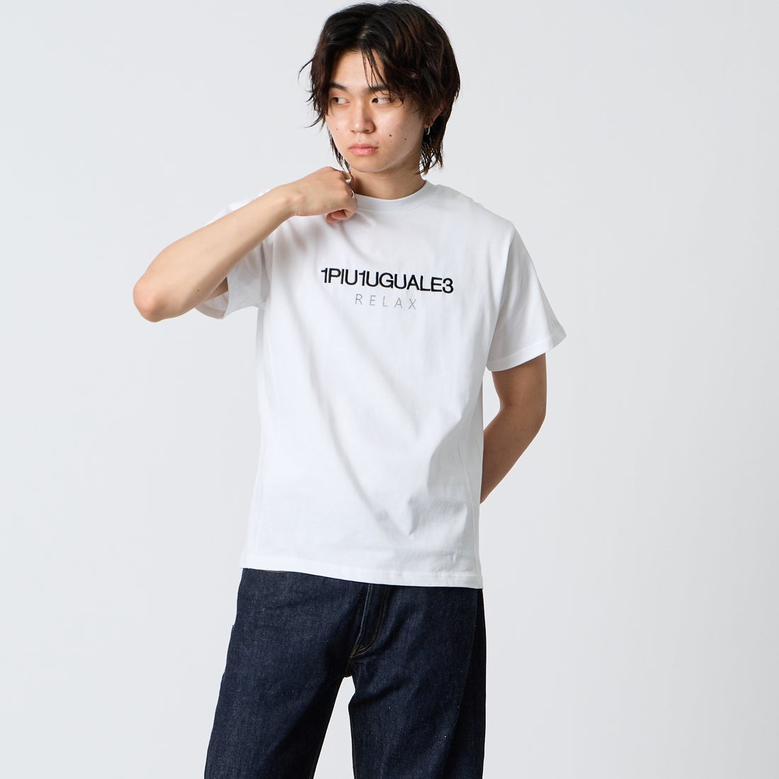 1PIU1UGUALE3 RELAX [ウノ ピゥ ウノ ウグァーレ トレ] リバース ロゴ 半袖Tシャツ [UST-26069] SN10 WHITE &&モデル身長：177cm 着用サイズ：M&&