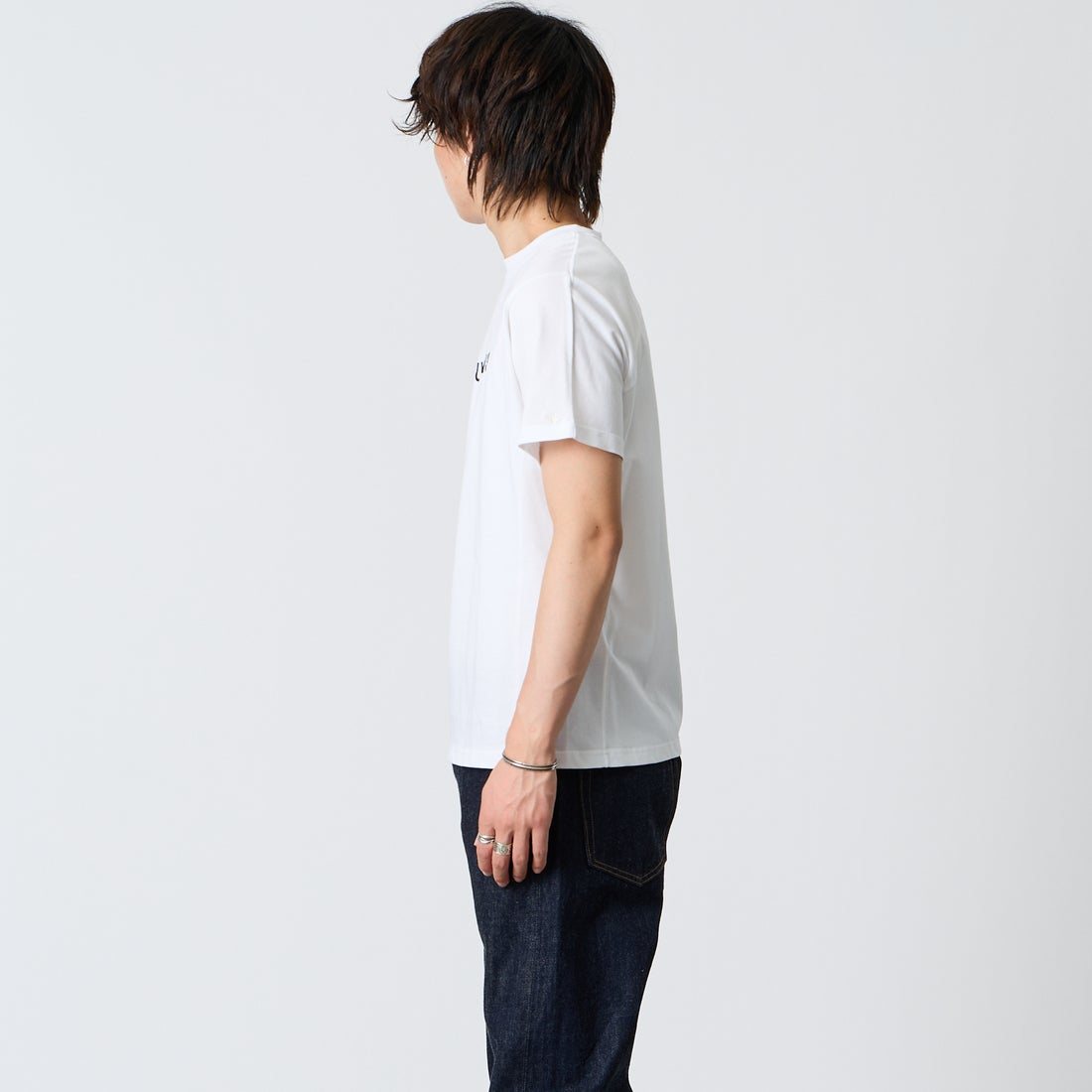 1PIU1UGUALE3 RELAX [ウノ ピゥ ウノ ウグァーレ トレ] リバース ロゴ 半袖Tシャツ [UST-26069] SN10 WHITE &&モデル身長：177cm 着用サイズ：M&&