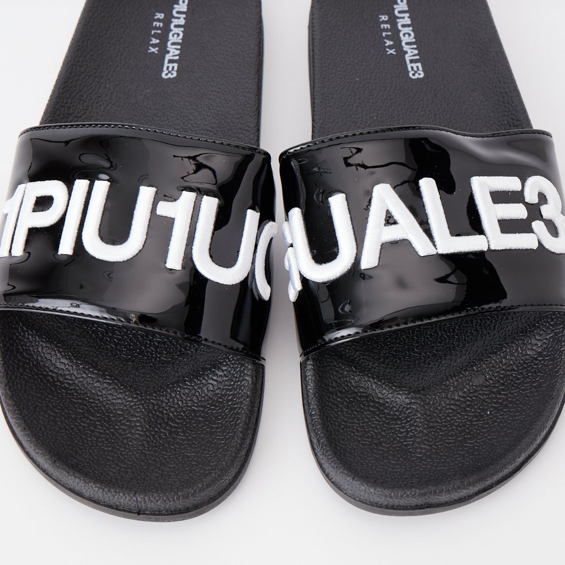 1PIU1UGUALE3 RELAX [ウノ ピゥ ウノ ウグァーレ トレ] ブラック サンダル [USX-26011] SN270 BK A