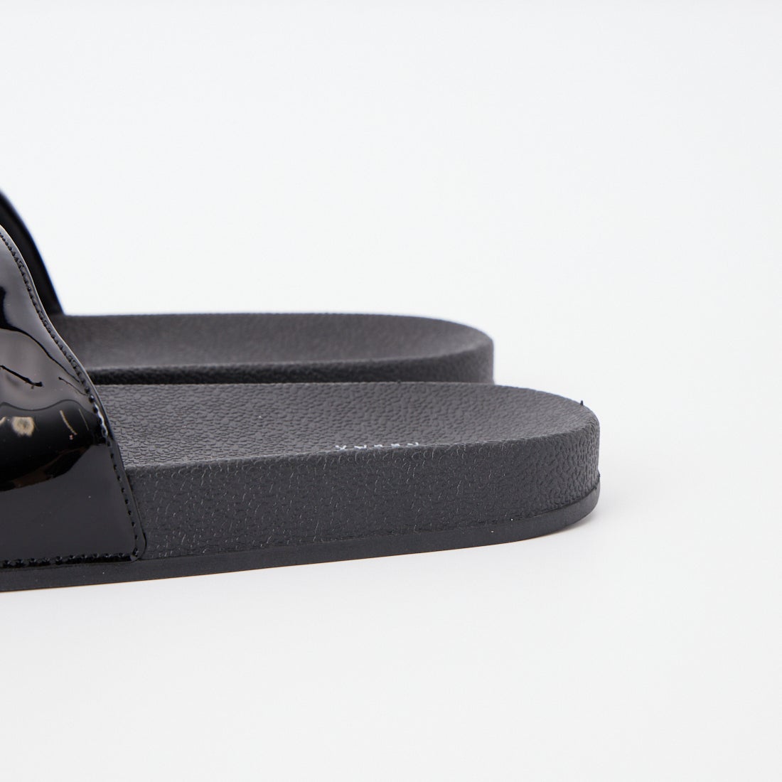 1PIU1UGUALE3 RELAX [ウノ ピゥ ウノ ウグァーレ トレ] ブラック サンダル [USX-26011] SN270 BK A