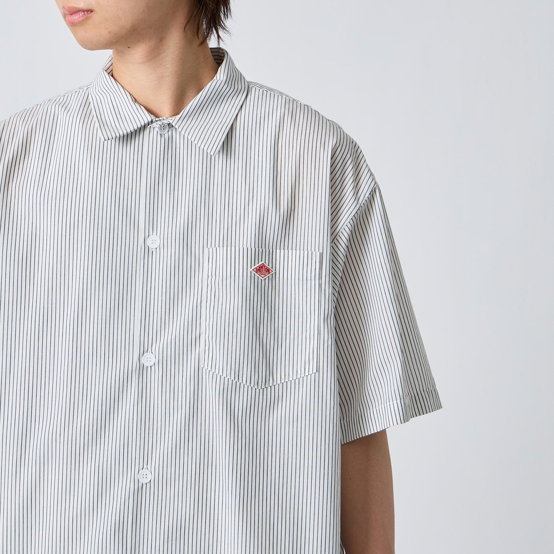 DANTON [ダントン] ポプリン ショートスリーブシャツ [DT-B0434TCV] WHT/NVY ST &&モデル身長：177cm 着用サイズ：42&&