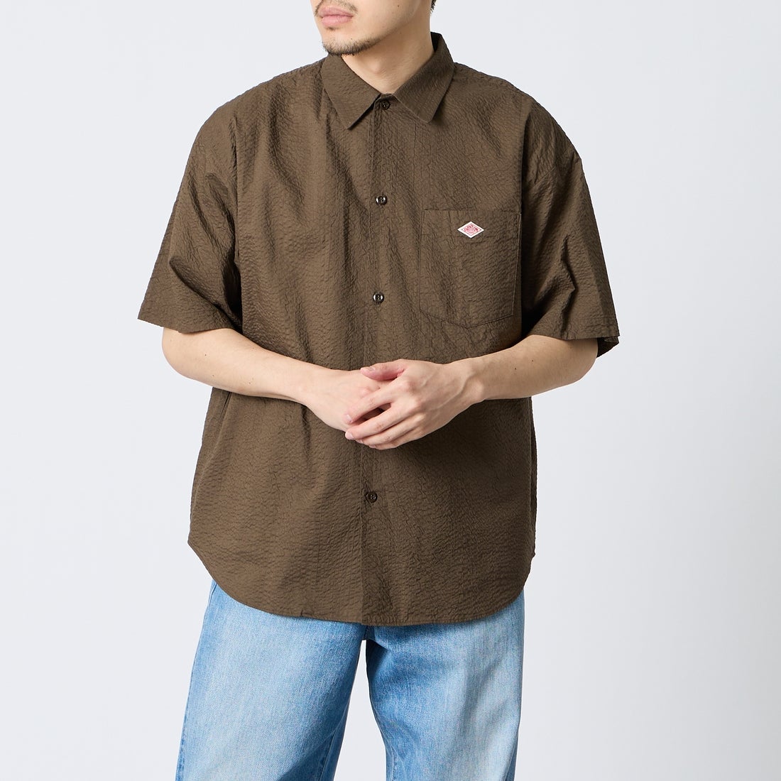DANTON [ダントン] リンクルフィニッシュ ショートスリーブシャツ [DT-B0434UKK] BROWN &&モデル身長：168cm 着用サイズ：38&&