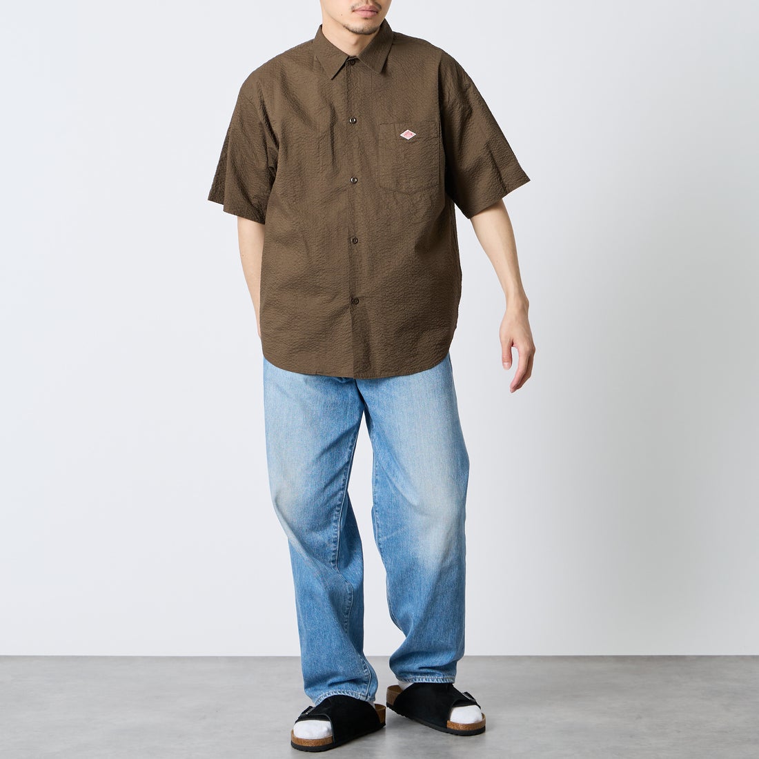 DANTON [ダントン] リンクルフィニッシュ ショートスリーブシャツ [DT-B0434UKK] BROWN &&モデル身長：168cm 着用サイズ：38&&