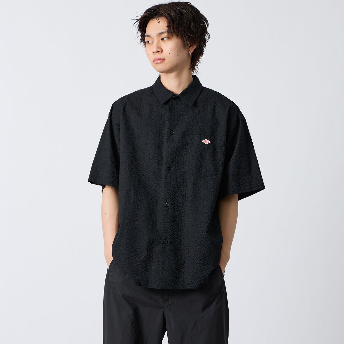 DANTON [ダントン] リンクルフィニッシュ ショートスリーブシャツ [DT-B0434UKK] BLACK &&モデル身長：177cm 着用サイズ：42&&