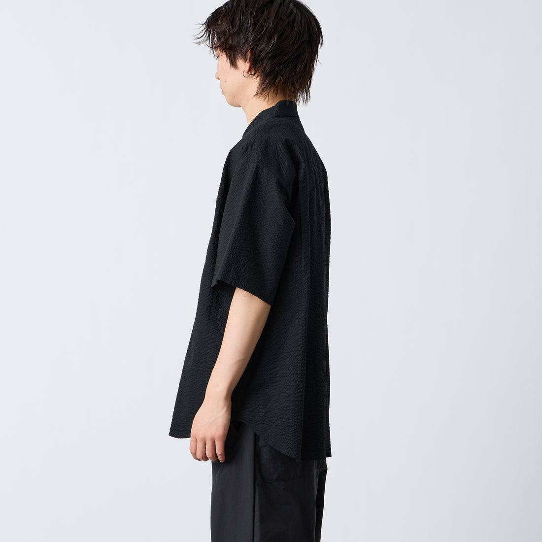 DANTON [ダントン] リンクルフィニッシュ ショートスリーブシャツ [DT-B0434UKK] BLACK &&モデル身長：177cm 着用サイズ：42&&