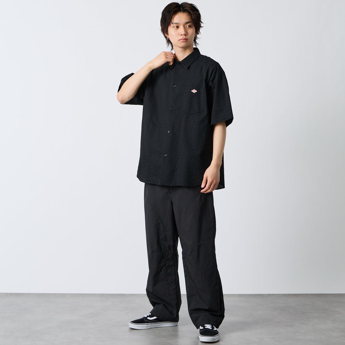 DANTON [ダントン] リンクルフィニッシュ ショートスリーブシャツ [DT-B0434UKK] BLACK &&モデル身長：177cm 着用サイズ：42&&