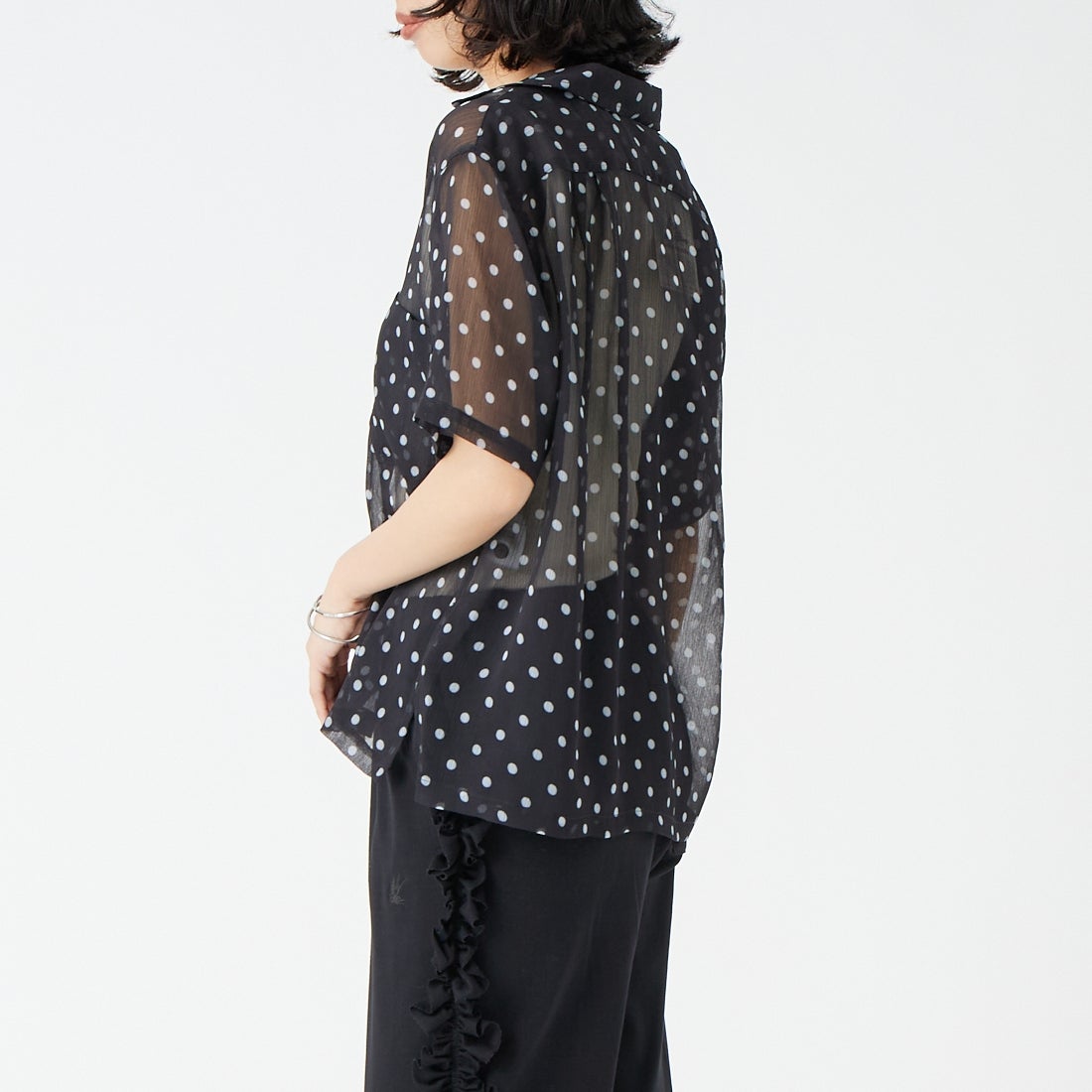 Vincent et Mireille [ヴァンソン エ ミレイユ] シアーオープンカラーシャツ [VM261PC11042] 93 BLK/OW &&モデル身長：162cm 着用サイズ：36&&