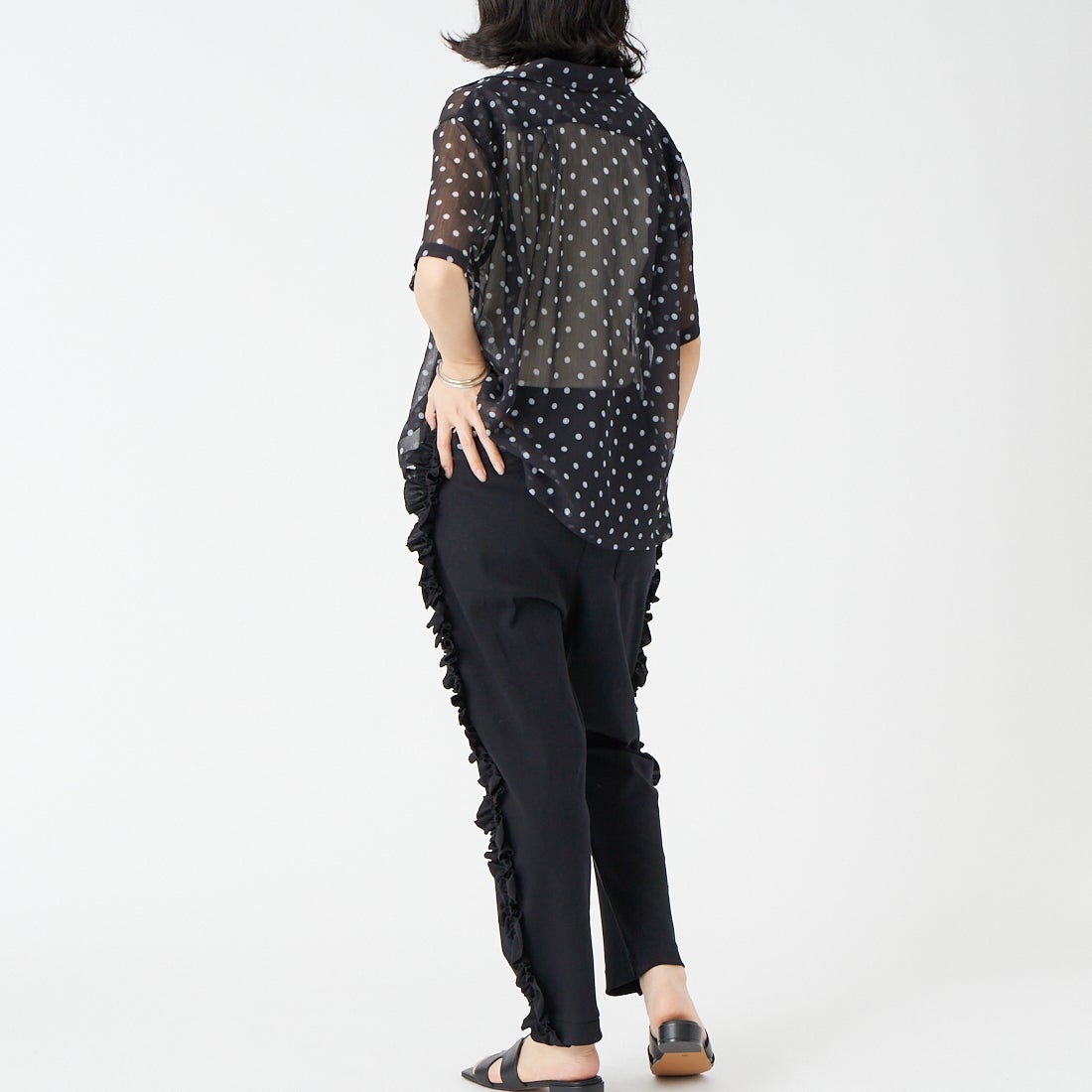 Vincent et Mireille [ヴァンソン エ ミレイユ] シアーオープンカラーシャツ [VM261PC11042] 93 BLK/OW &&モデル身長：162cm 着用サイズ：36&&