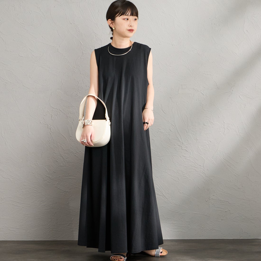 ORCIVAL [オーシバル] ノースリーブAラインシルエット カットワンピース [OR-C0534OEJ] BLACK &&モデル身長：150cm 着用サイズ：2&&