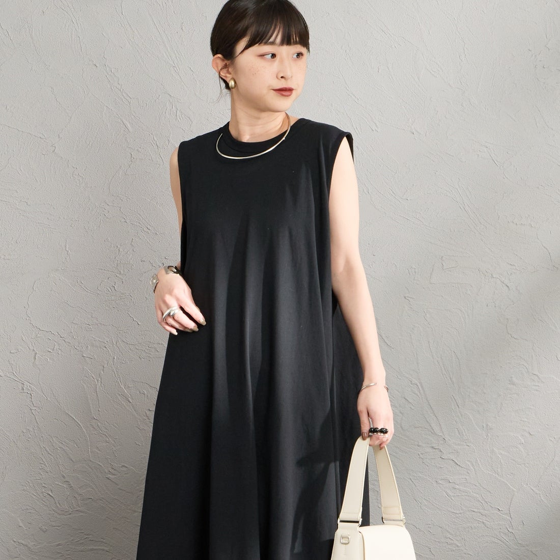 ORCIVAL [オーシバル] ノースリーブAラインシルエット カットワンピース [OR-C0534OEJ] BLACK &&モデル身長：150cm 着用サイズ：2&&
