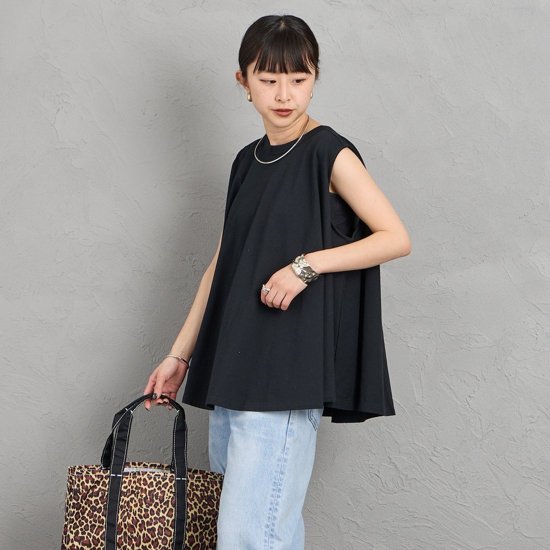 ORCIVAL [オーシバル] ノースリーブプルオーバー [OR-C0533OEJ] BLACK &&モデル身長：150cm 着用サイズ：1&&