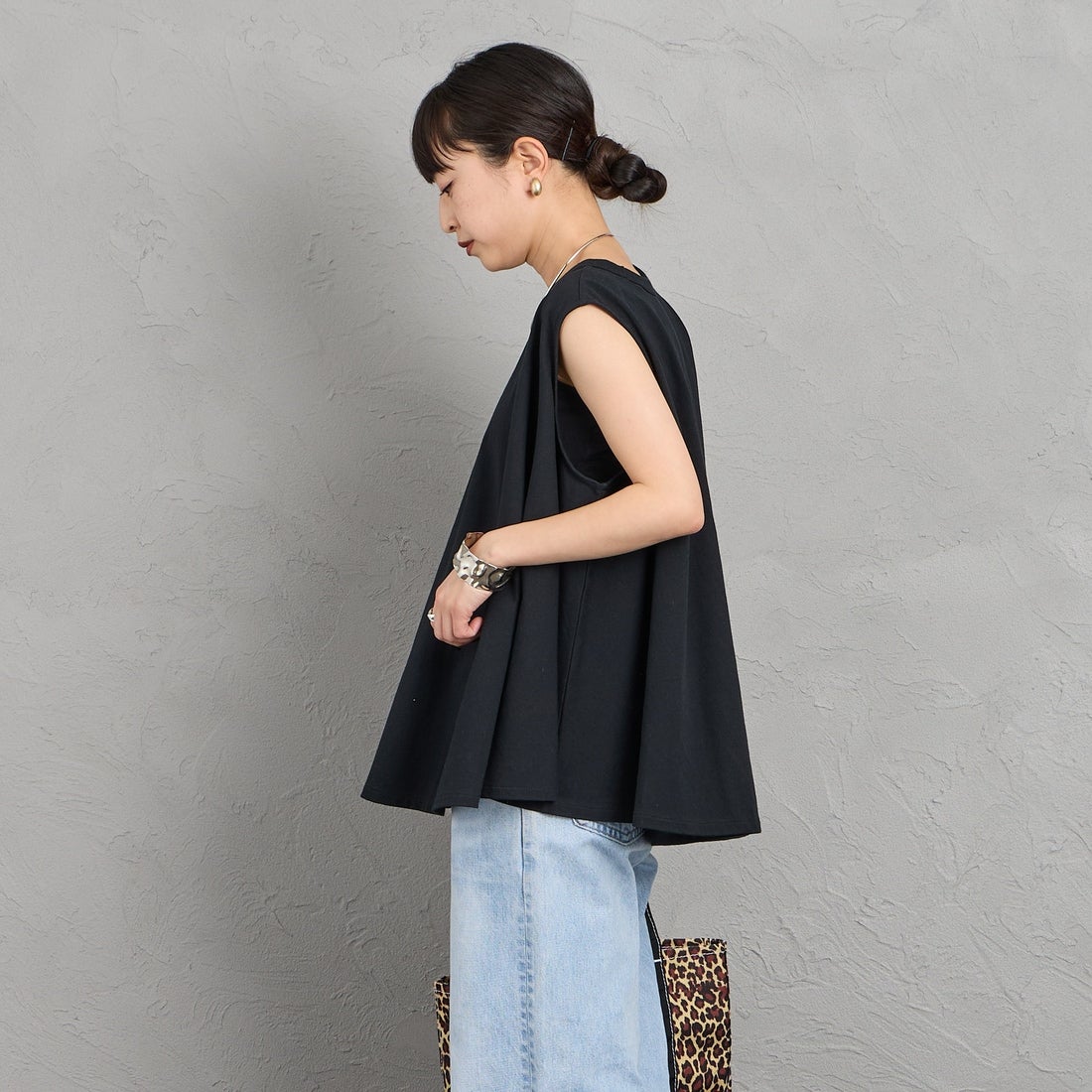 ORCIVAL [オーシバル] ノースリーブプルオーバー [OR-C0533OEJ] BLACK &&モデル身長：150cm 着用サイズ：1&&