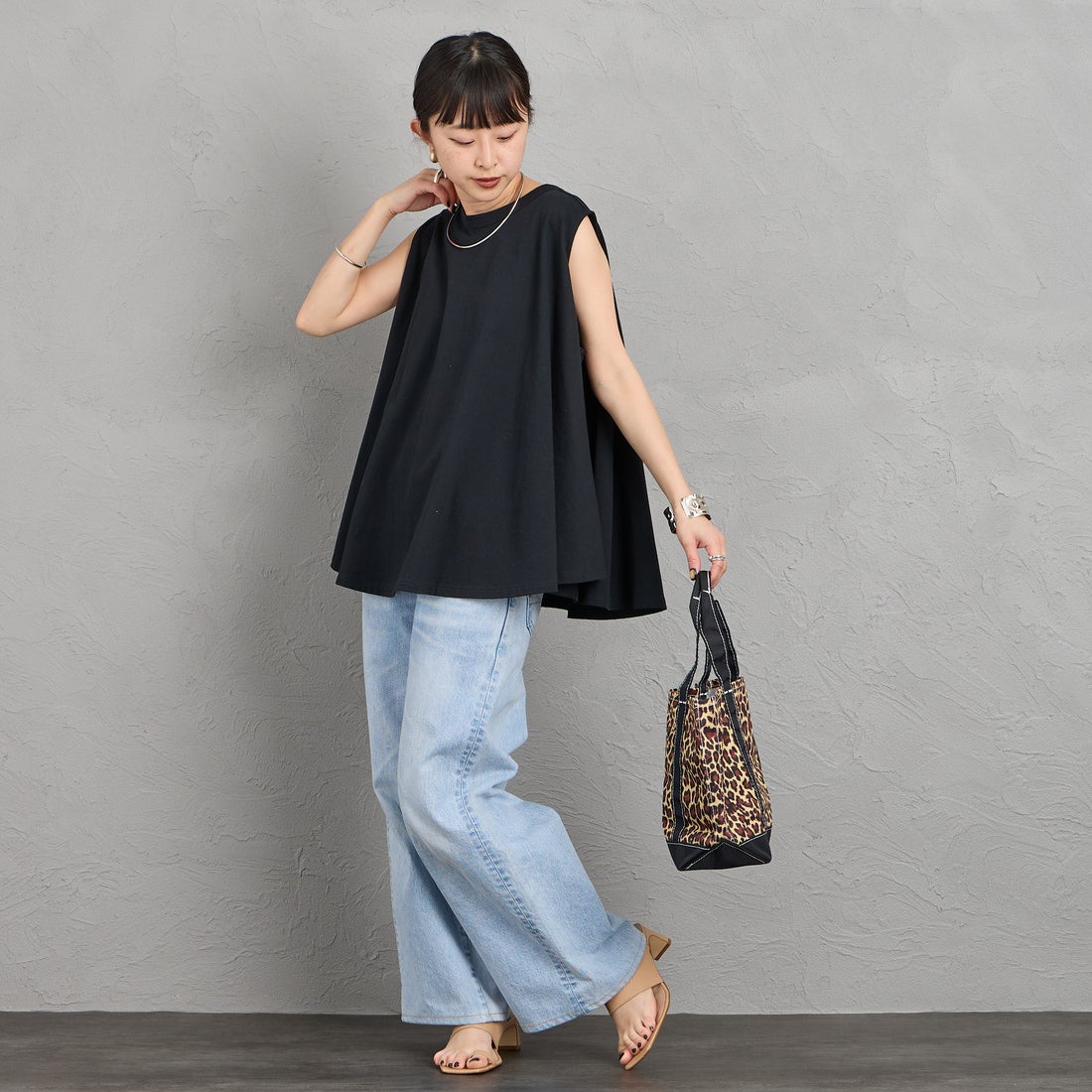 ORCIVAL [オーシバル] ノースリーブプルオーバー [OR-C0533OEJ] BLACK &&モデル身長：150cm 着用サイズ：1&&