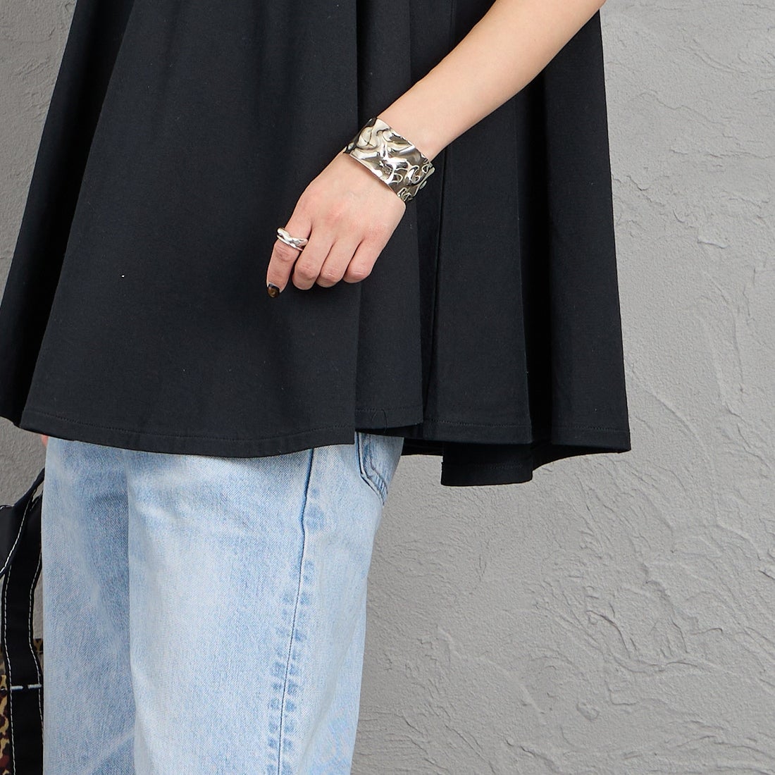 ORCIVAL [オーシバル] ノースリーブプルオーバー [OR-C0533OEJ] BLACK &&モデル身長：150cm 着用サイズ：1&&