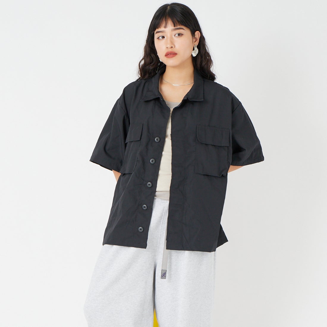 ODDMENT [オッドメント] カスタム タクティカルショートスリーブシャツ [CUSTOM-TACTICAL-SS] BLACK &&モデル身長：162cm 着用サイズ：L&&