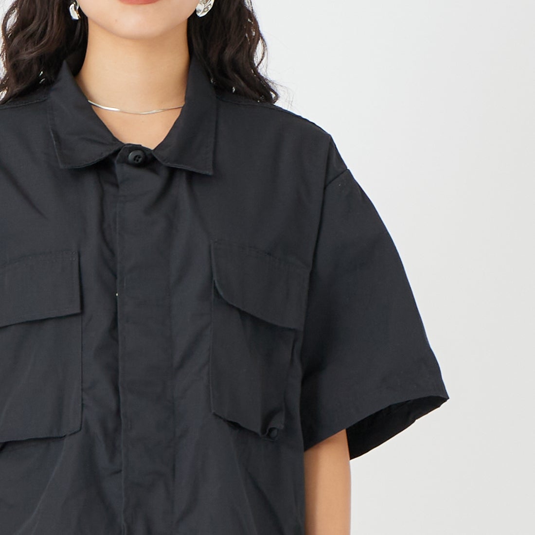 ODDMENT [オッドメント] カスタム タクティカルショートスリーブシャツ [CUSTOM-TACTICAL-SS] BLACK &&モデル身長：162cm 着用サイズ：L&&
