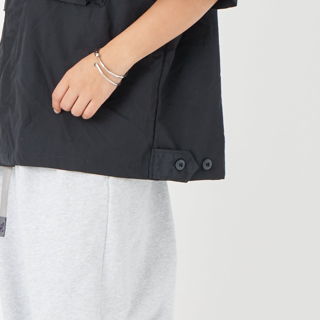 ODDMENT [オッドメント] カスタム タクティカルショートスリーブシャツ [CUSTOM-TACTICAL-SS] BLACK &&モデル身長：162cm 着用サイズ：L&&