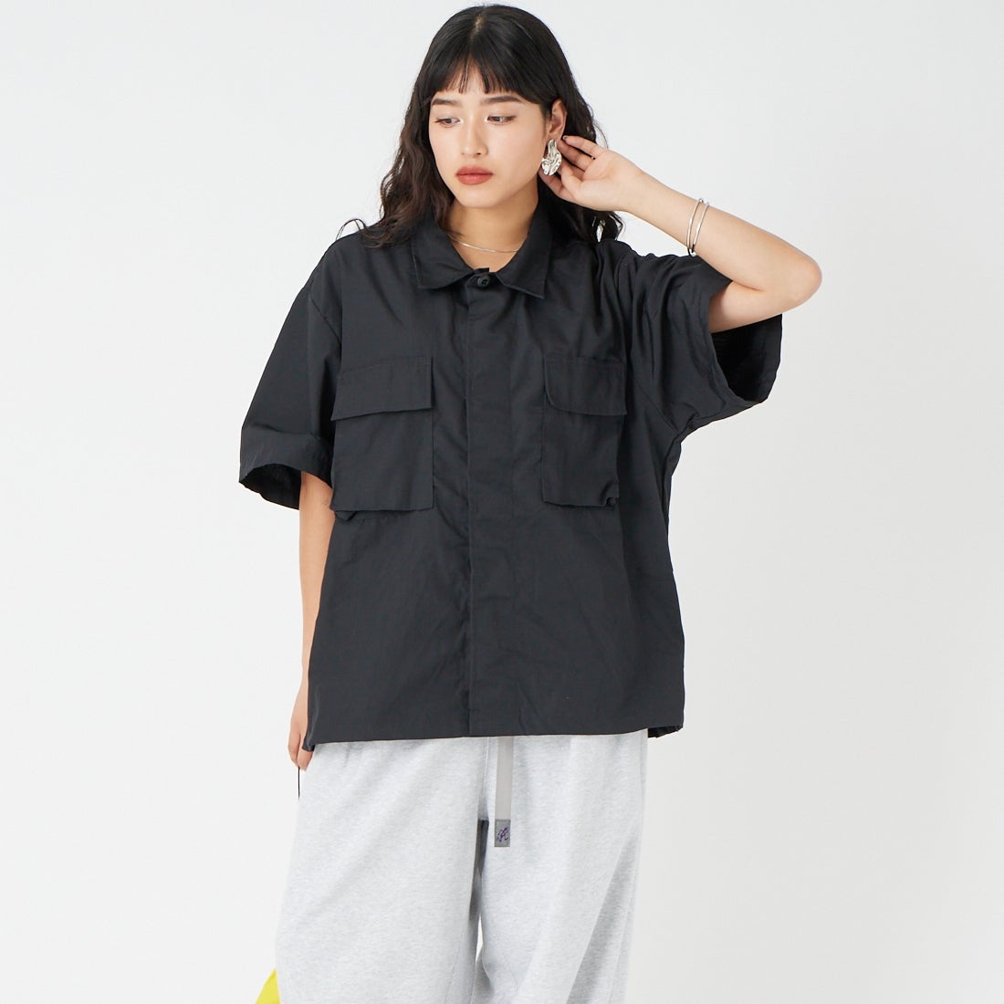 ODDMENT [オッドメント] カスタム タクティカルショートスリーブシャツ [CUSTOM-TACTICAL-SS] BLACK &&モデル身長：162cm 着用サイズ：L&&