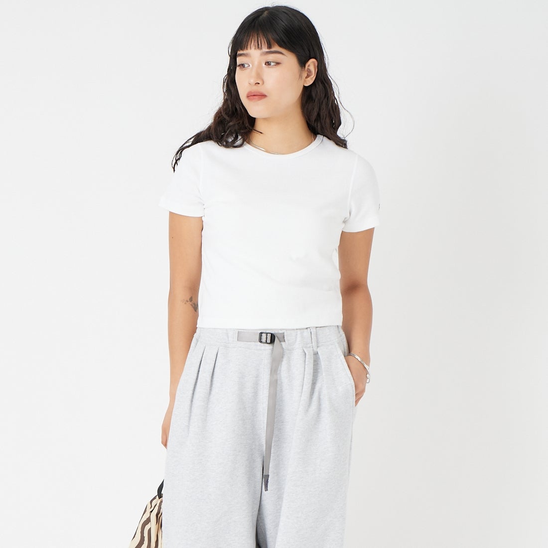 HOLLYWOOD RANCH MARKET [ハリウッドランチマーケット] クロップド ショートスリーブ Tシャツ [1006989] WHITE &&モデル身長：162cm 着用サイズ：M&&