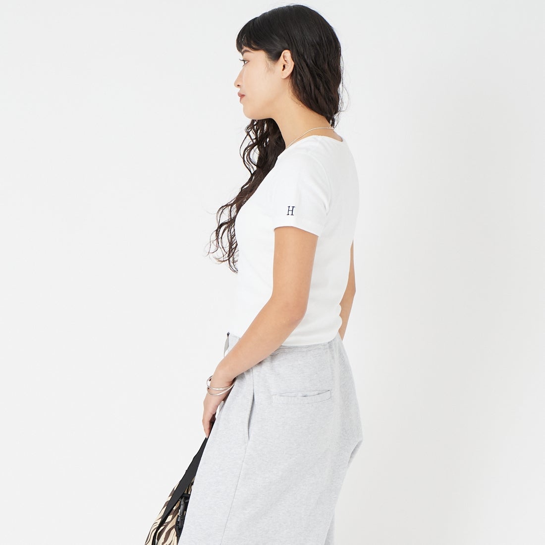 HOLLYWOOD RANCH MARKET [ハリウッドランチマーケット] クロップド ショートスリーブ Tシャツ [1006989] WHITE &&モデル身長：162cm 着用サイズ：M&&