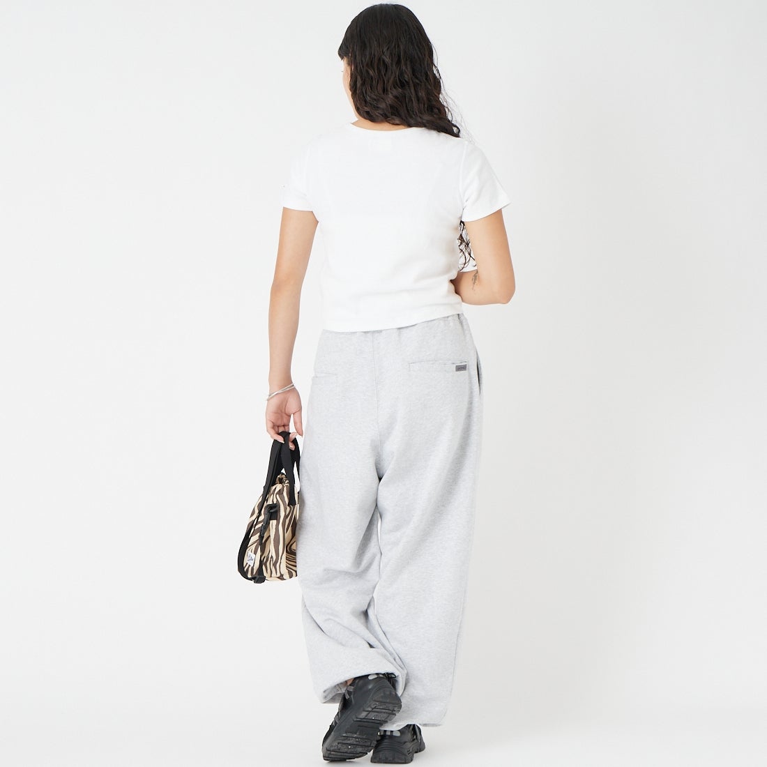 HOLLYWOOD RANCH MARKET [ハリウッドランチマーケット] クロップド ショートスリーブ Tシャツ [1006989] WHITE &&モデル身長：162cm 着用サイズ：M&&